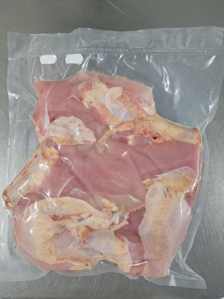 Viande de volaille désossée avec peau